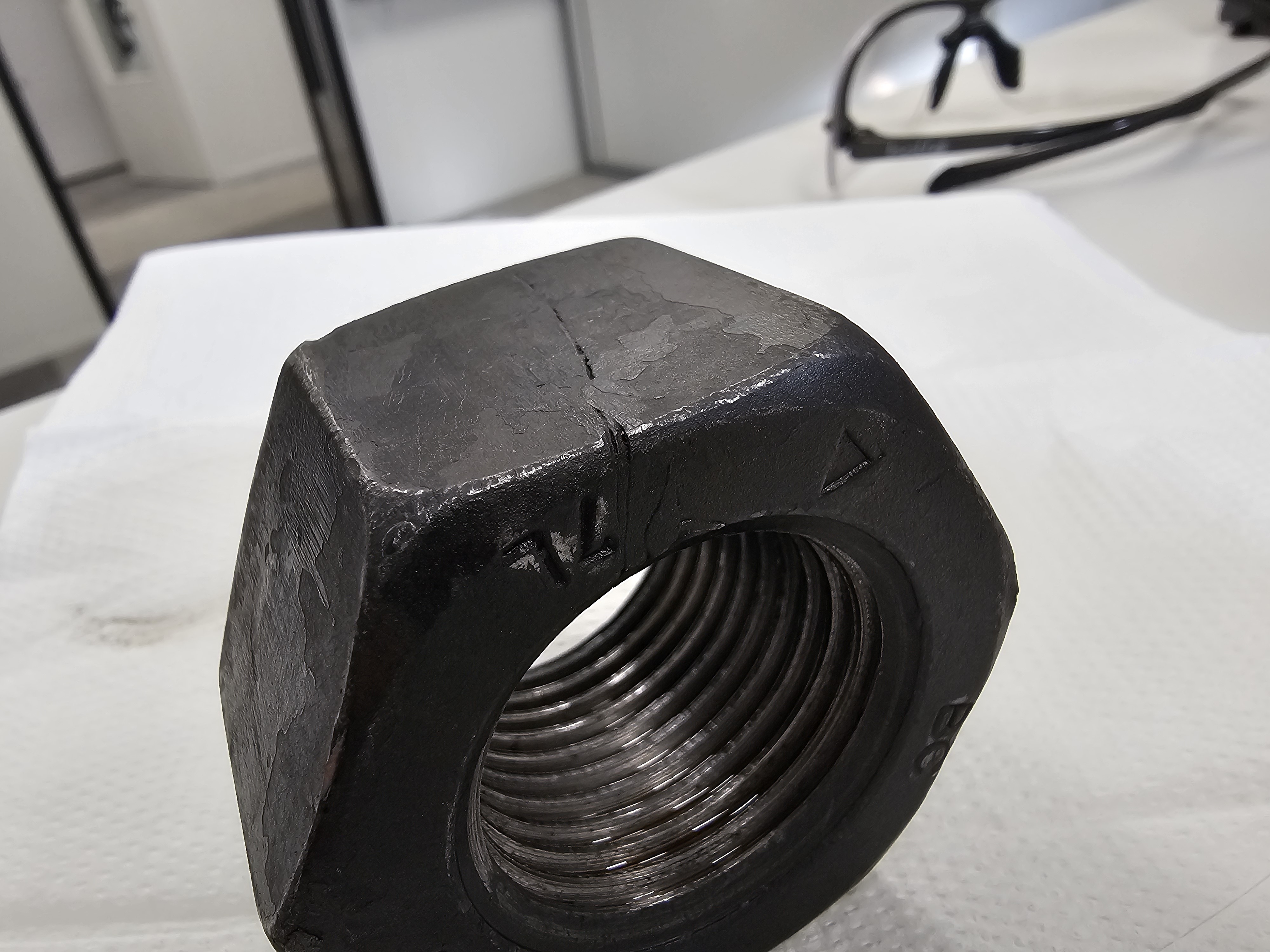 Inspecteur aan het werk bij industriële installatie